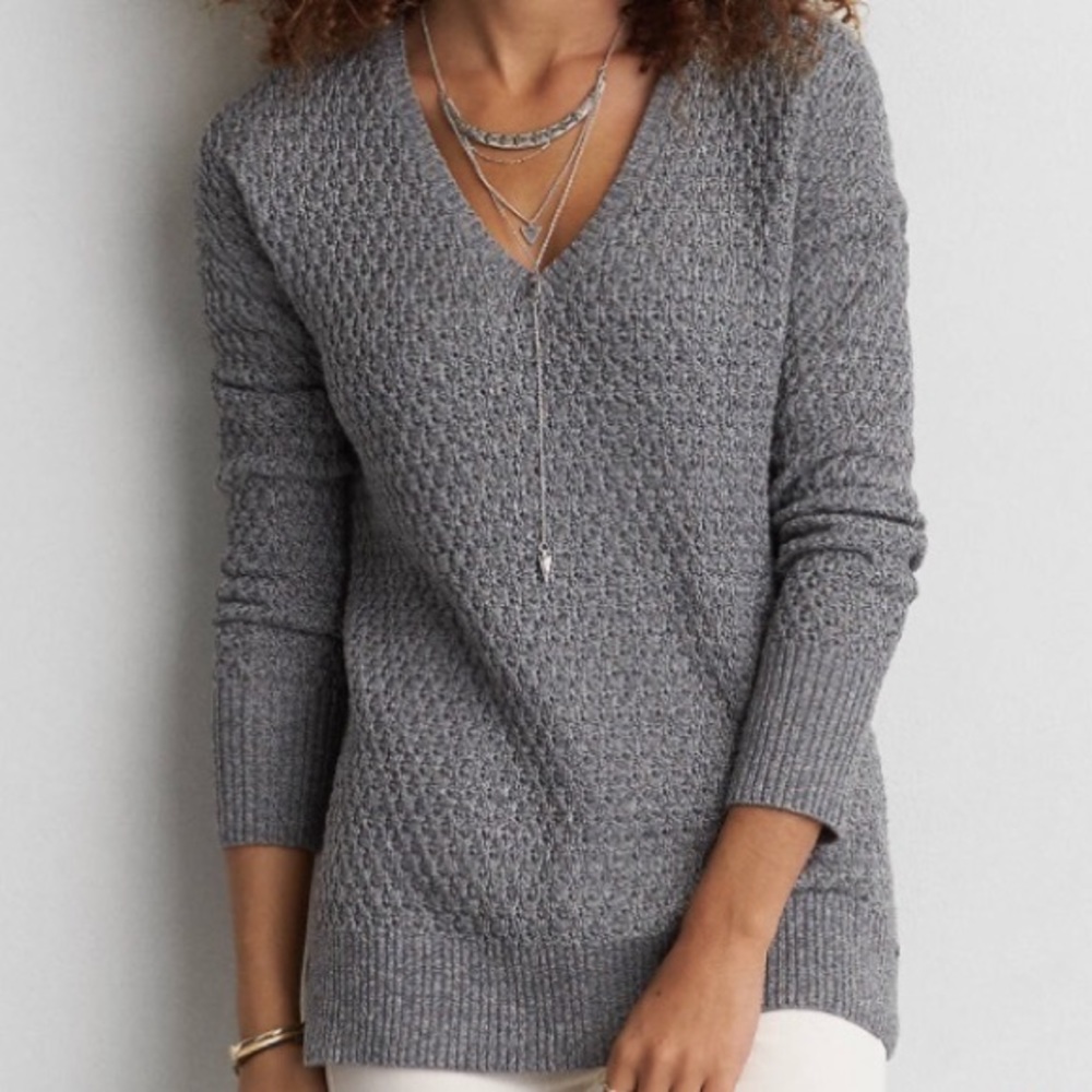 American Eagle grey V-neck sweater size Large